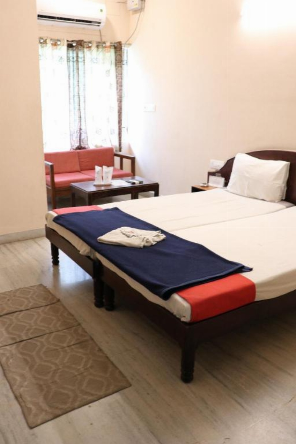 Room image 4